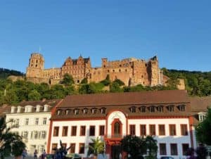 Das Heidelberger Schloss im Stil der deutschen Romanik