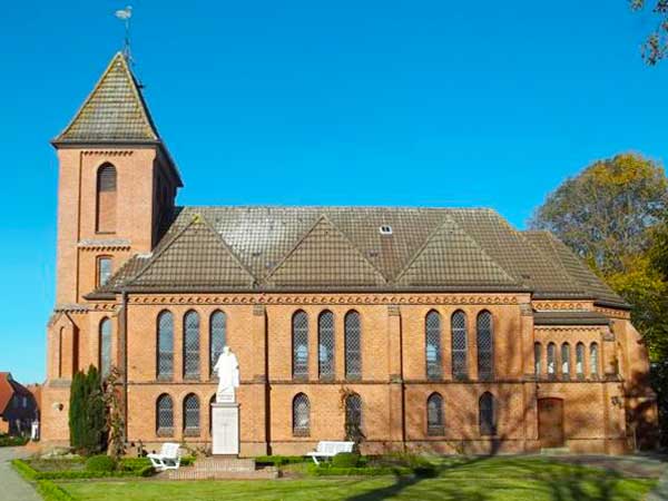 Münkeboe: Kirche "Zum guten Hirten"